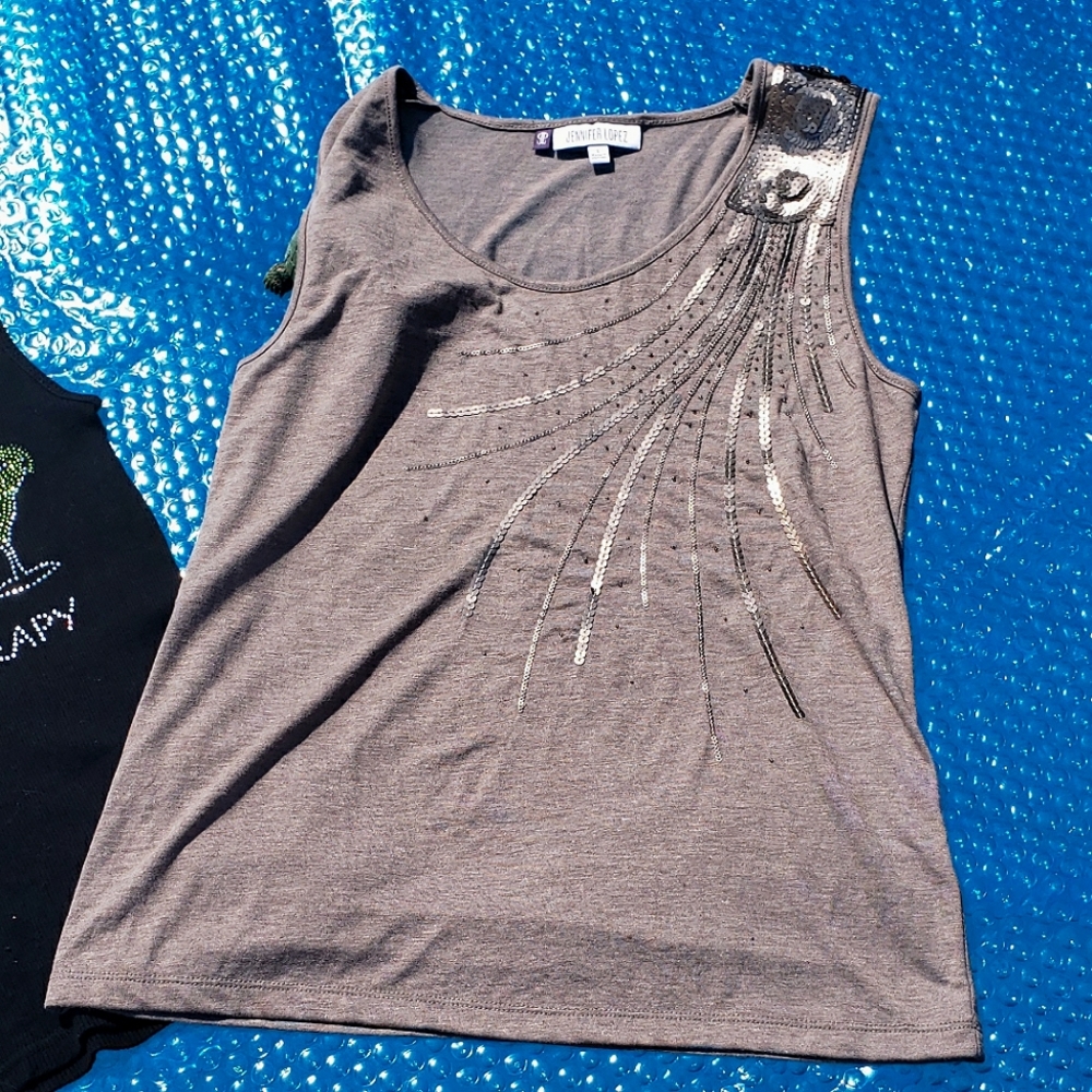 2 tank tops - Picture 5 of 13